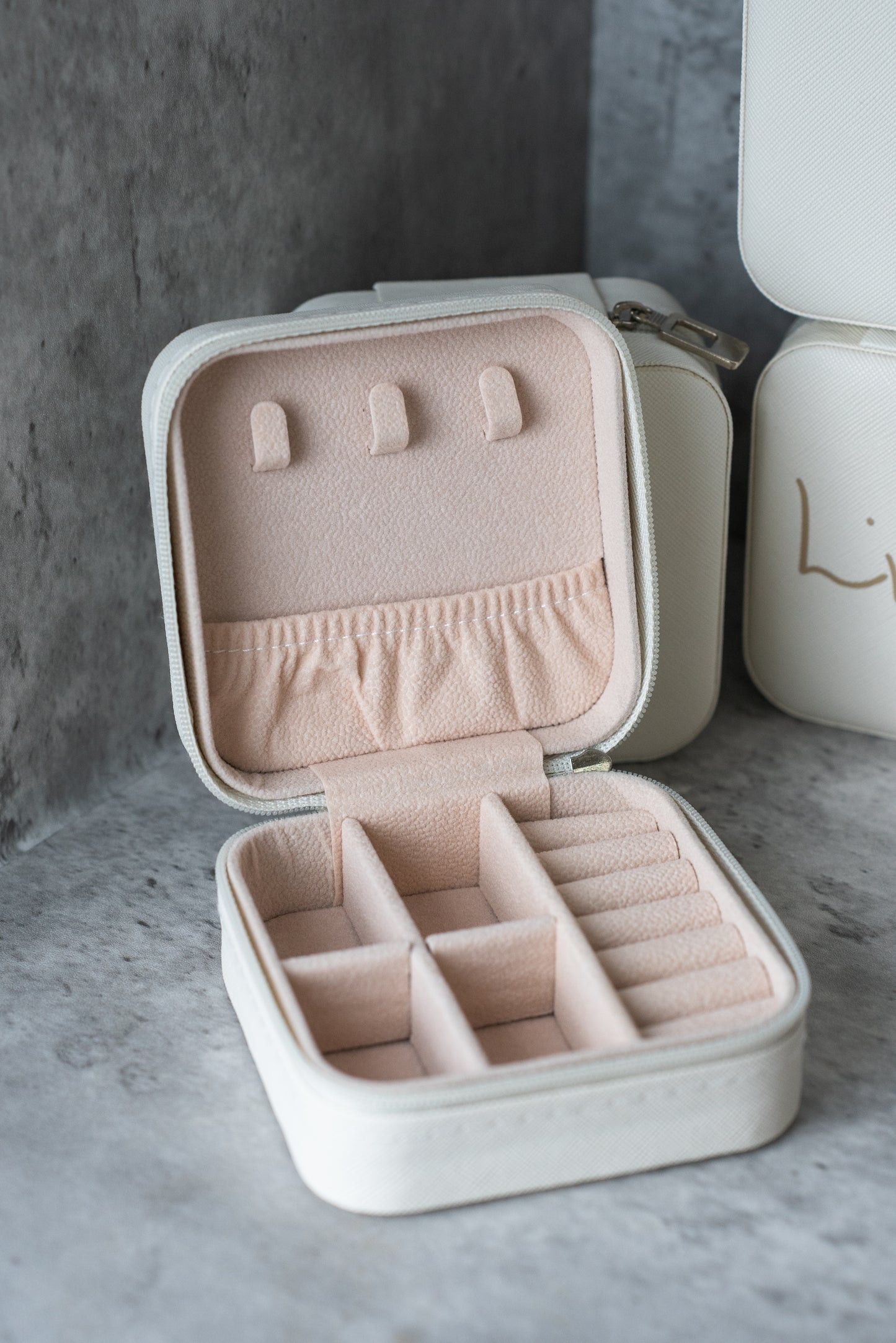 LowKure  |  WHITE - Forever Treasures Chest: Mini Jewellery Box